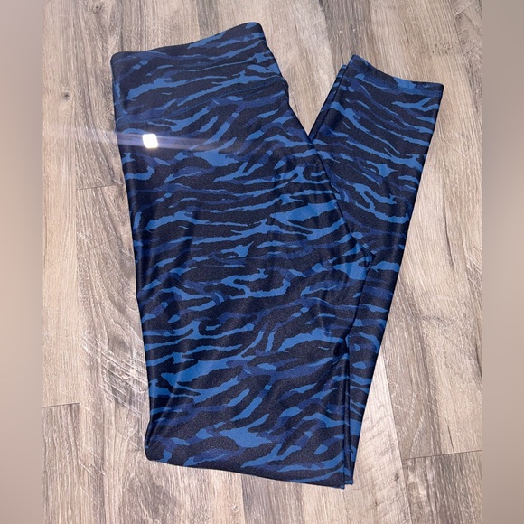 LikeNEW! Fabletics Tiger Print Athletic Leggings 🐯 - Picture 10 of 10